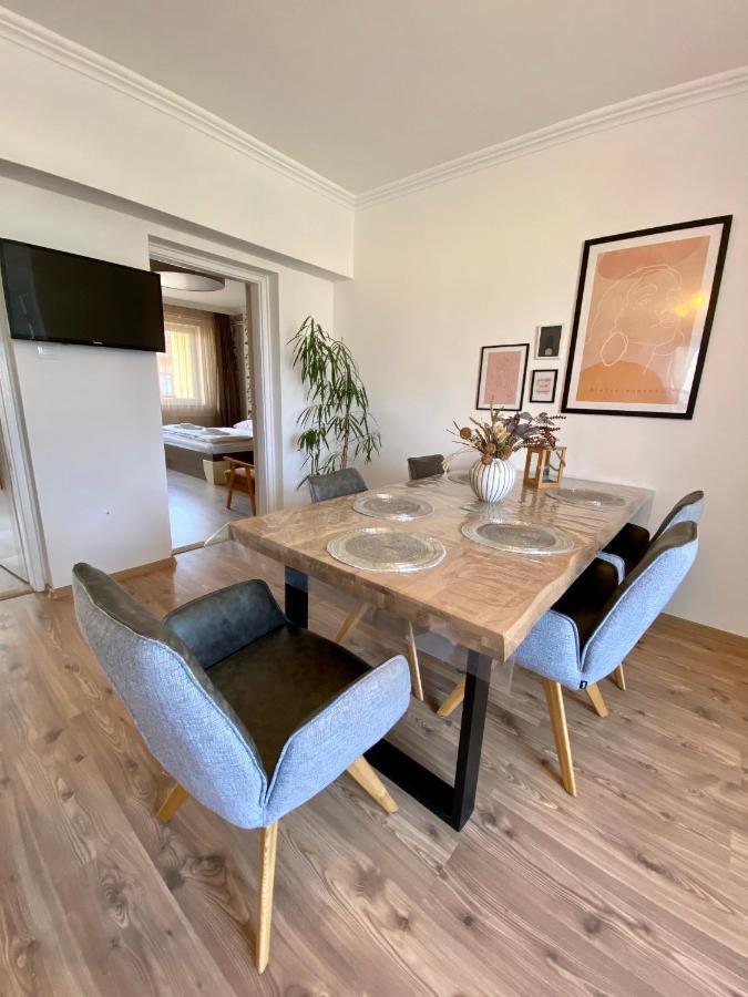 Home Sweet Apartment Xl Buk Bagian luar foto